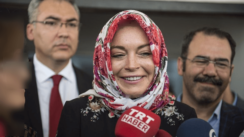 lindsay lohan wearing hijab