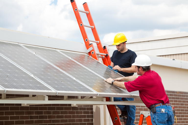 4 Amazing Reasons to Invest In a Chicago Solar Power System